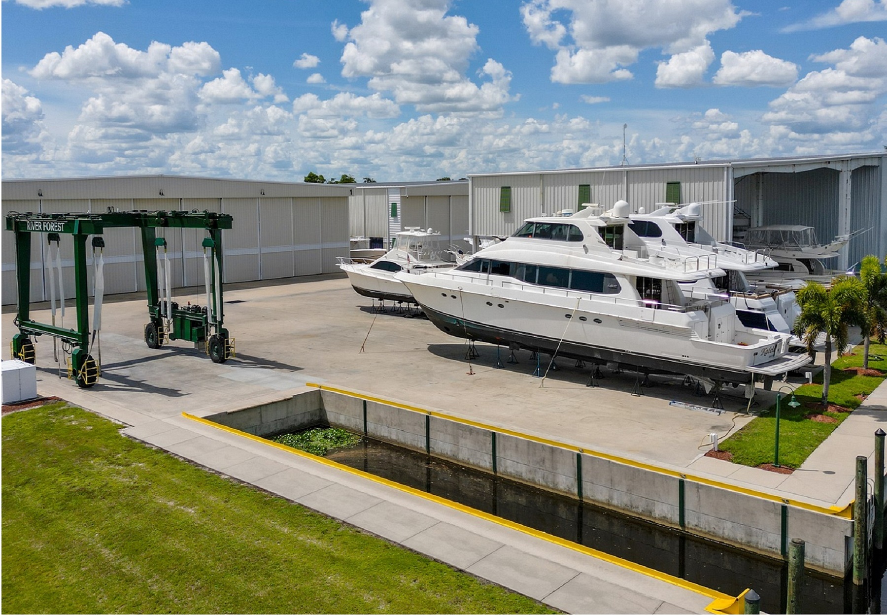 Stuart-yacht-storage-Florida-River-Forest-Yachting-Centers-of-LaBelle-and-Stuart-1.