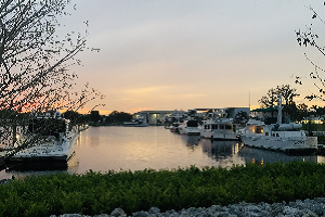 boat-docking-in-fresh-water-free-from-barnacles-safe-from-storm-surge-yacht-storage-boat-storage-marina-River-Forest-Yachting-Centers-of-Labelle-and-Stuart-Fort-Myers-Cape-Coral.