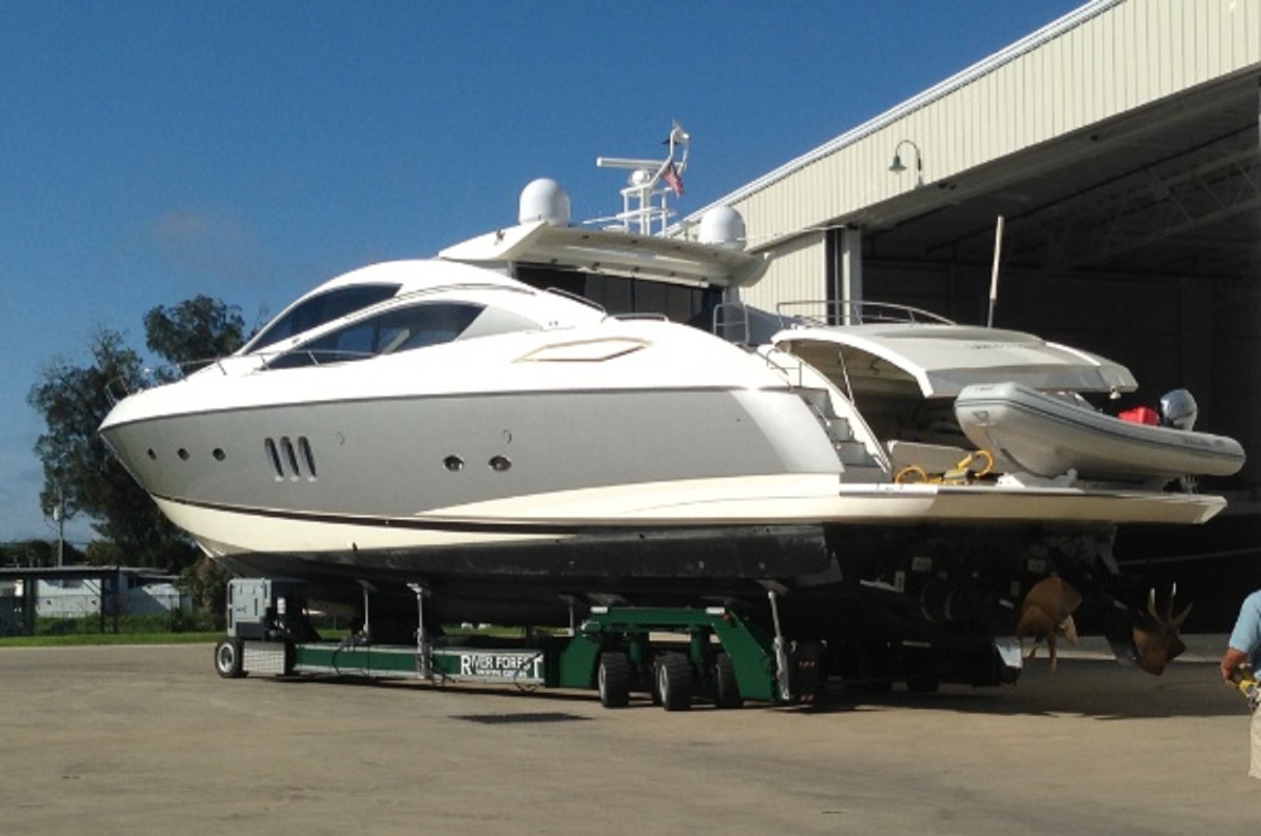 boat-fiberglass-repair-yacht-fiberglass-repair-River-Forest-Yachting-Center-Stuart-LaBelle-Fort-Myers-Cape-Coral-Florida