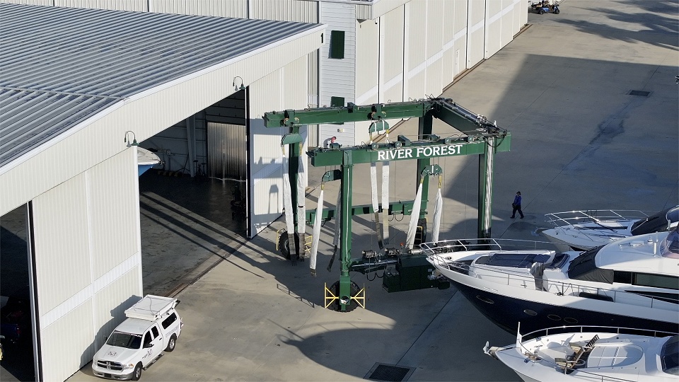 yacht-service-and-repair-yachts-on-the-hard-Florida-Bonita-Springs-Fort-Myers-Cape-Coral-Moore-Haven-Stuart-Jupiter-West-Palm-Indian-River-Vero-Beach